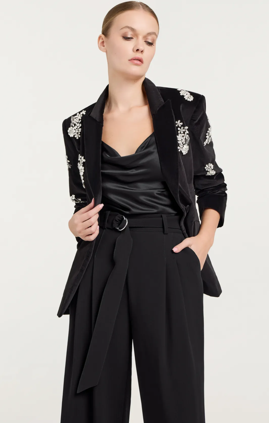 Blazers | Jackets<Cinq à Sept Crystal Ivy Chenille Scrunched Cheyenne Blazer Black