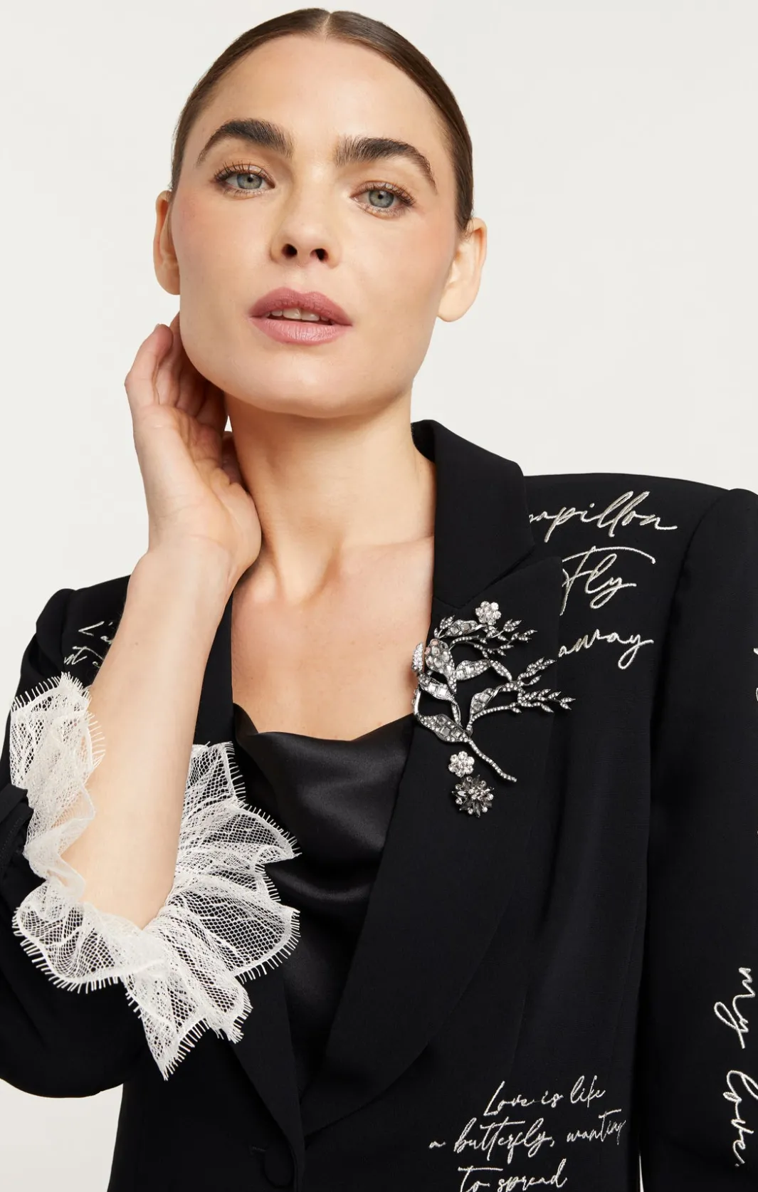 Jackets<Cinq à Sept Mon Amour Embellished Roxie Blazer Black/Gilver
